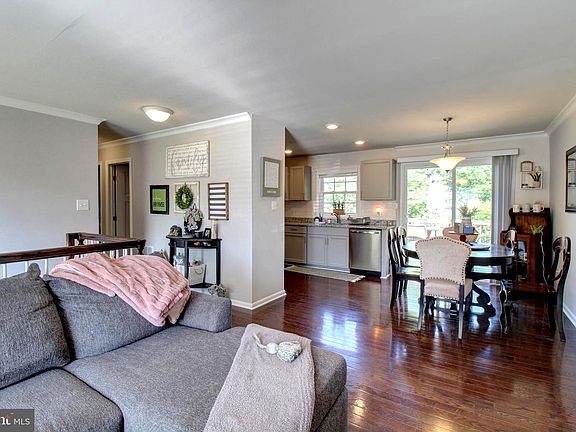 3rd image of 7207 Marr Dr