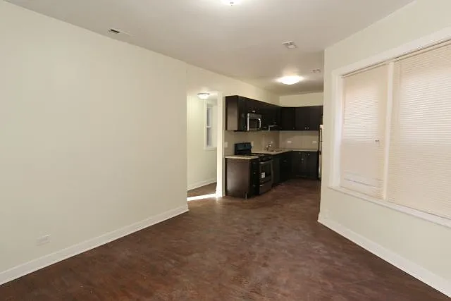 2944 W Montrose Ave #3 — Photo 6