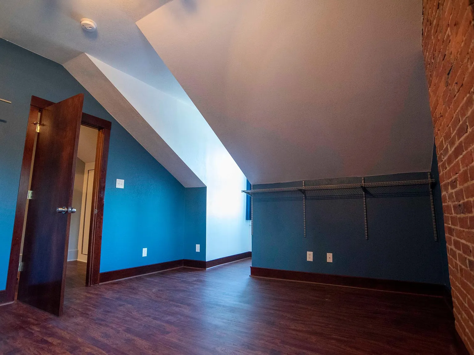 3 bed, 1.5 bath, 1400 sqft, $1,600 — Photo 2