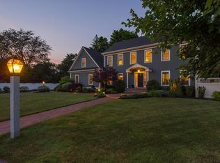 2 Lavender Ln, Bedford, MA 01730