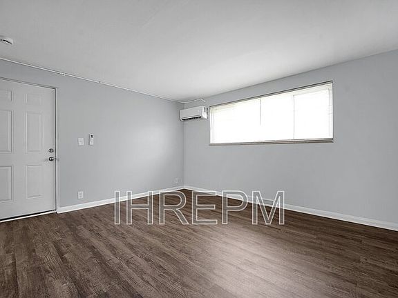 4th image of 2279 Holt Ave #B