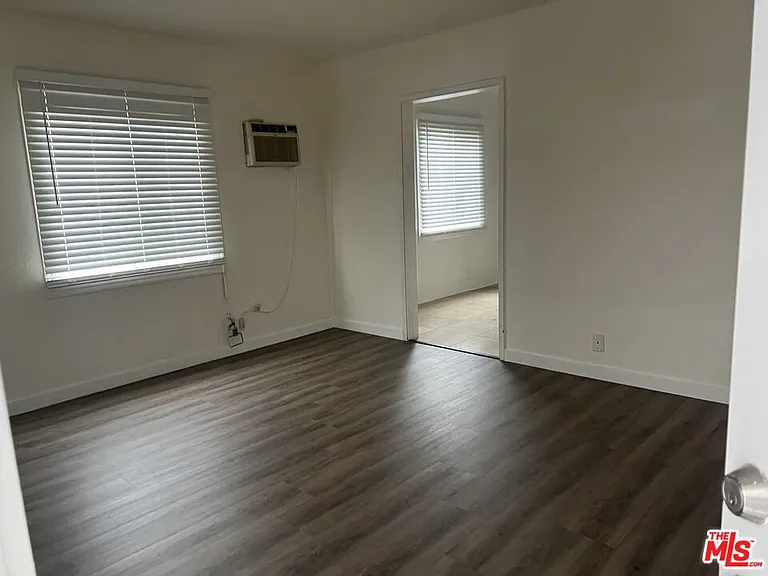 224 1/2 E Avenue 42 — Photo 3
