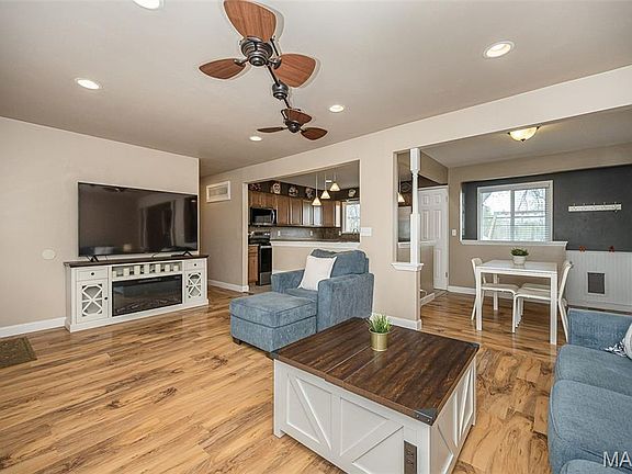 5th image of 404 Elmwood Dr