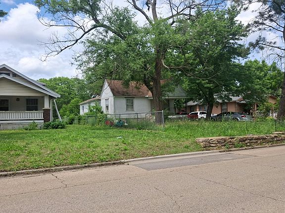 3rd image of 1939 SE Hudson Blvd