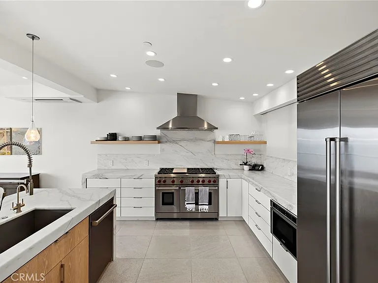 2629 Victoria Dr — Photo 9