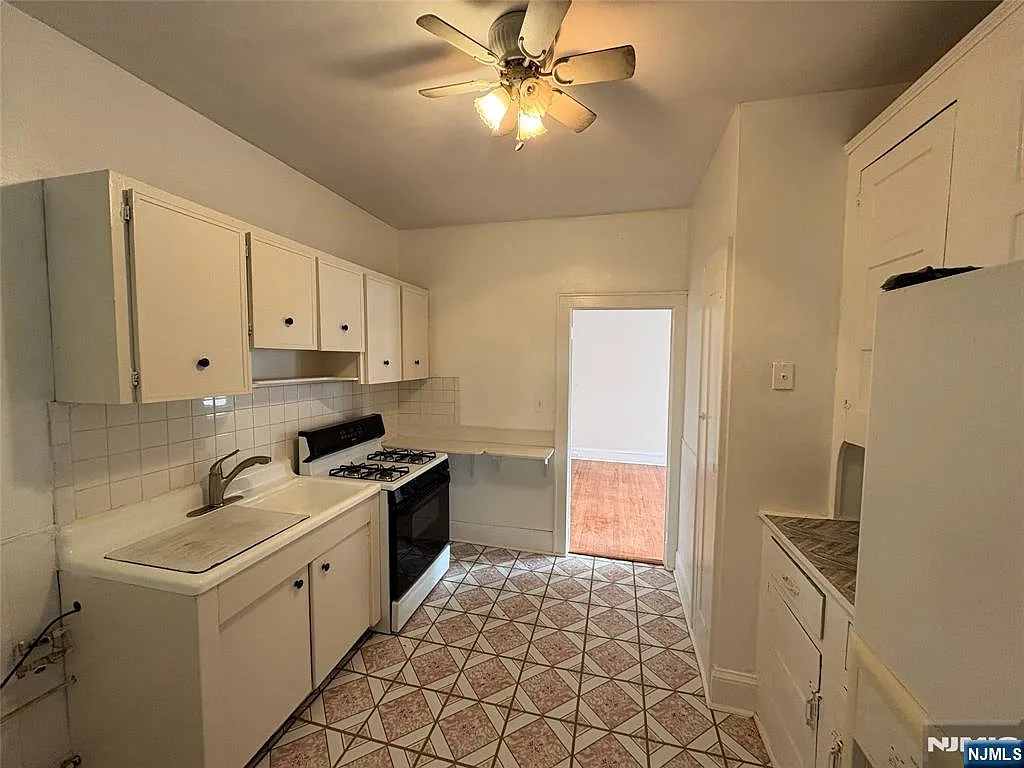 3 bed, 1.0 bath, $2,500 — Photo 3