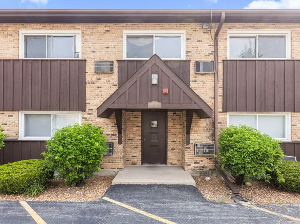 4435 Arbor Cir APT 23, Downers Grove, IL 60515