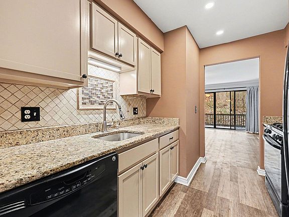 5th image of 502 Stoneywood Dr