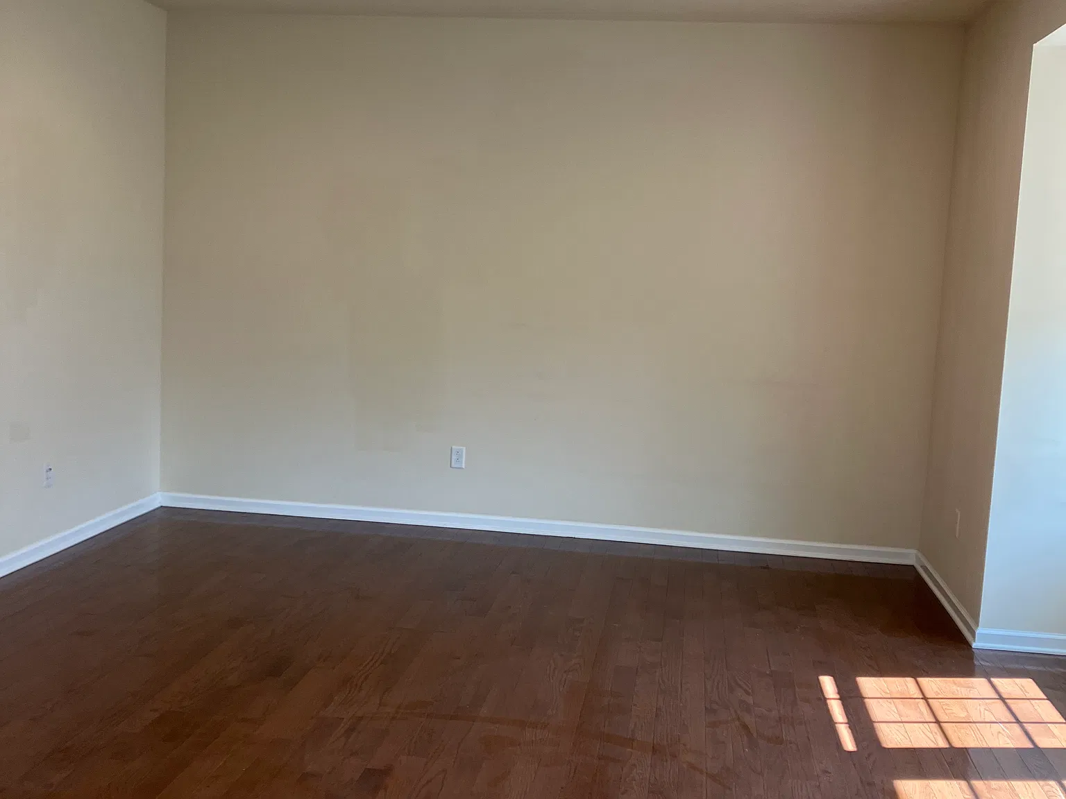 3 bed, 2150 sqft, $2,700 — Photo 4