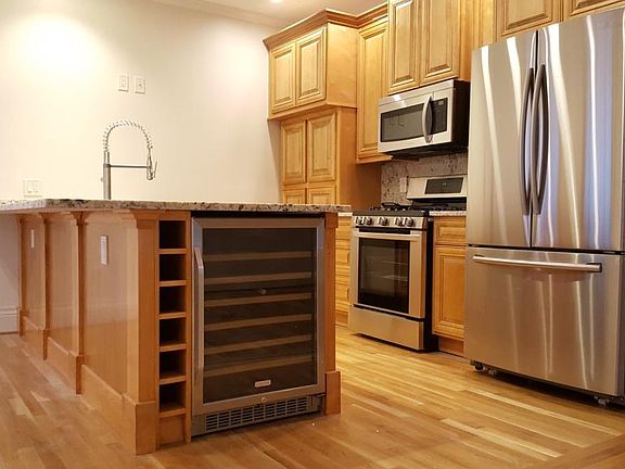 3rd image of 1396 Amherst St APT 1