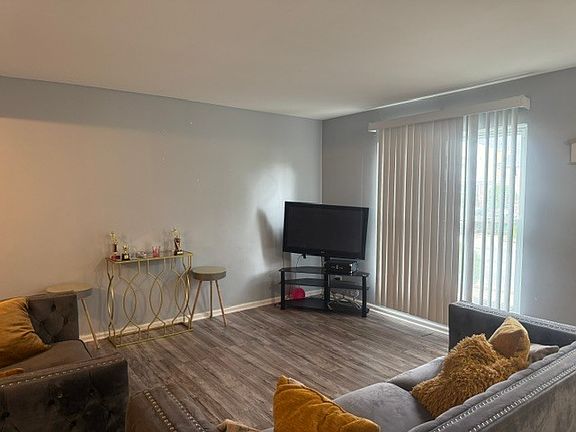 5th image of 1133 Williamsburg Rd