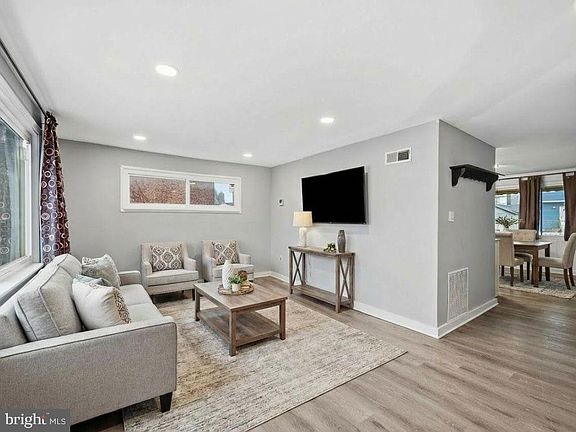 3rd image of 7911 Bank St