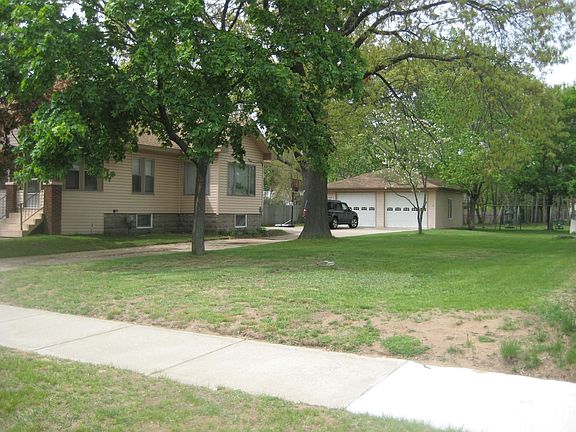 3rd image of 910 W Lewiston Ave