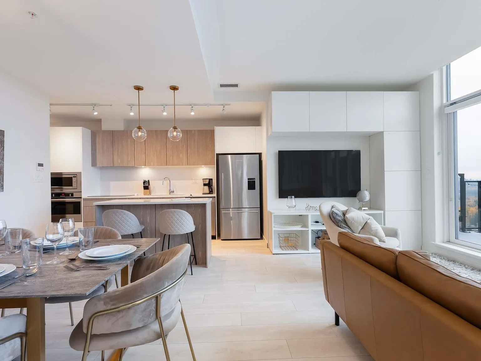 3 bed, 1150 sqft, $8,000 — Photo 3