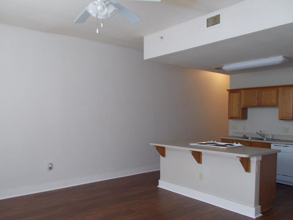 2nd image of 1015-1033 Faraon St