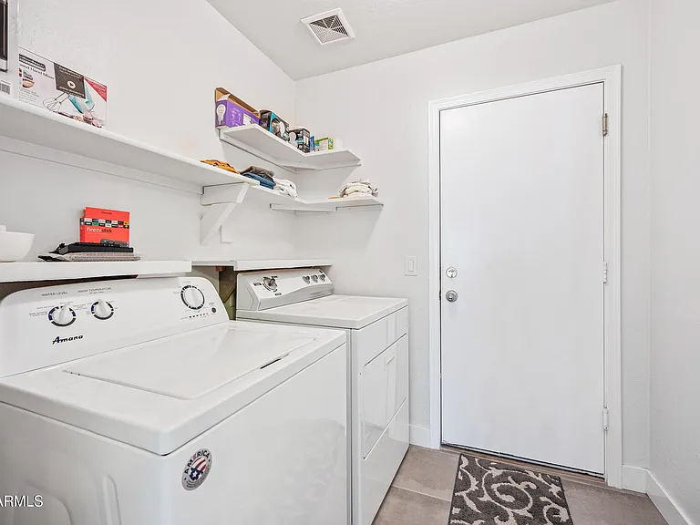 3228 E Sandy Way — Photo 43