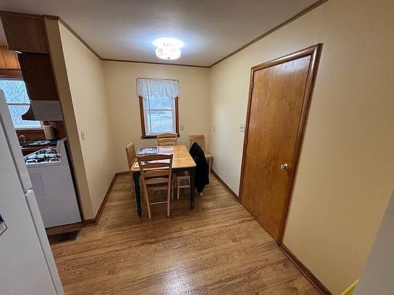 4th image of 305 N 3rd St