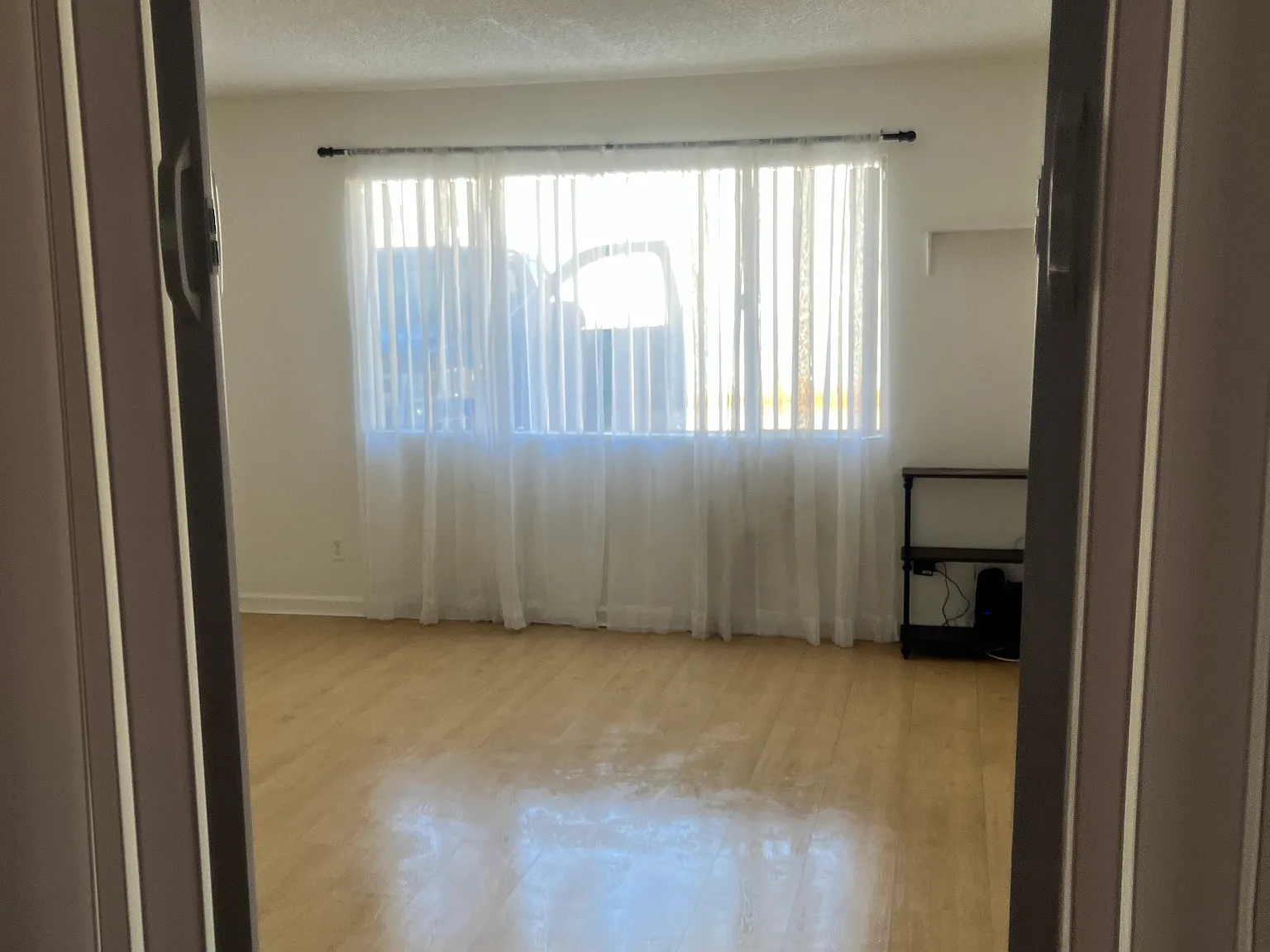 3 bed, 870 sqft, $1,085 — Photo 1
