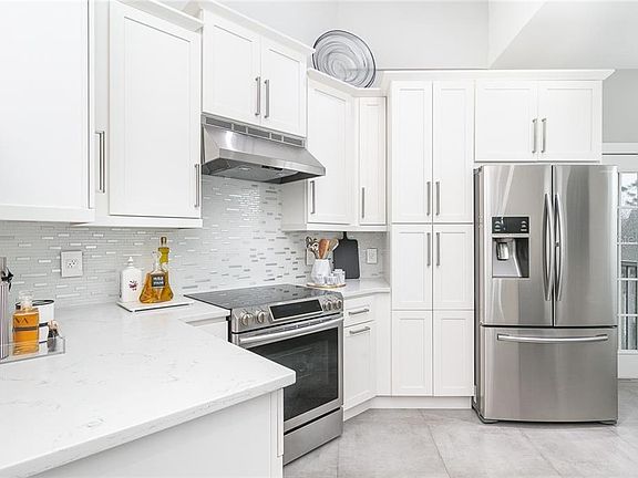 3rd image of 13420 Fountainbleau Dr #3-6