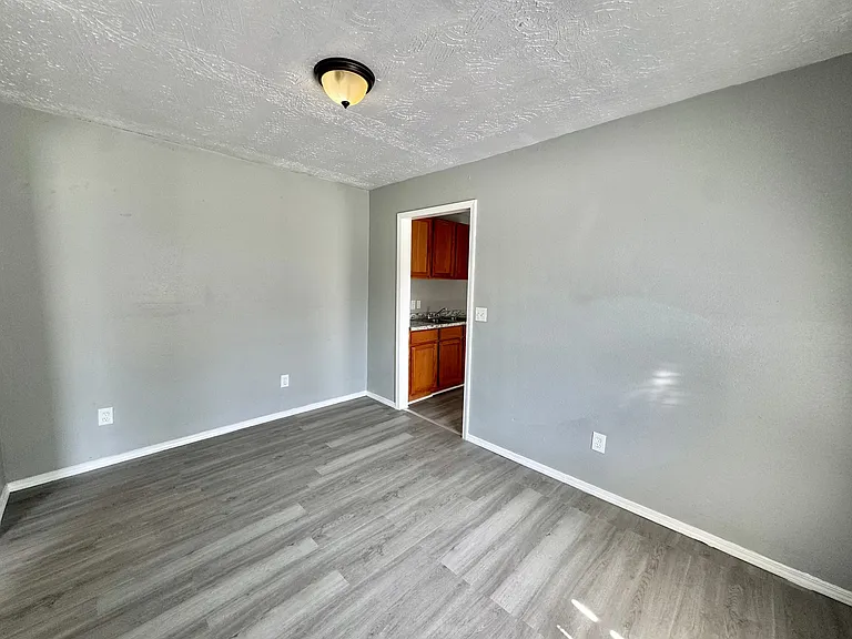 1501 SW 30th St — Photo 12