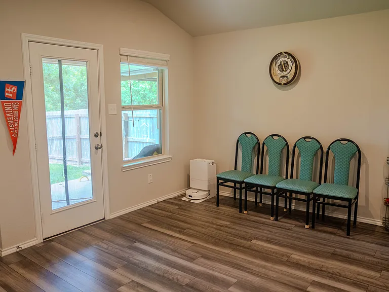 332 Pecos Dr — Photo 6