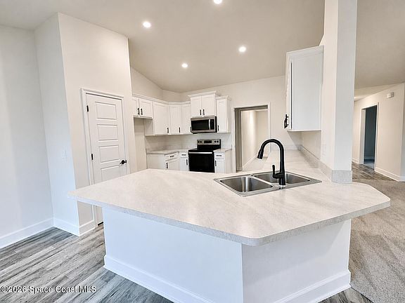 4th image of 973 Le Baron St SW