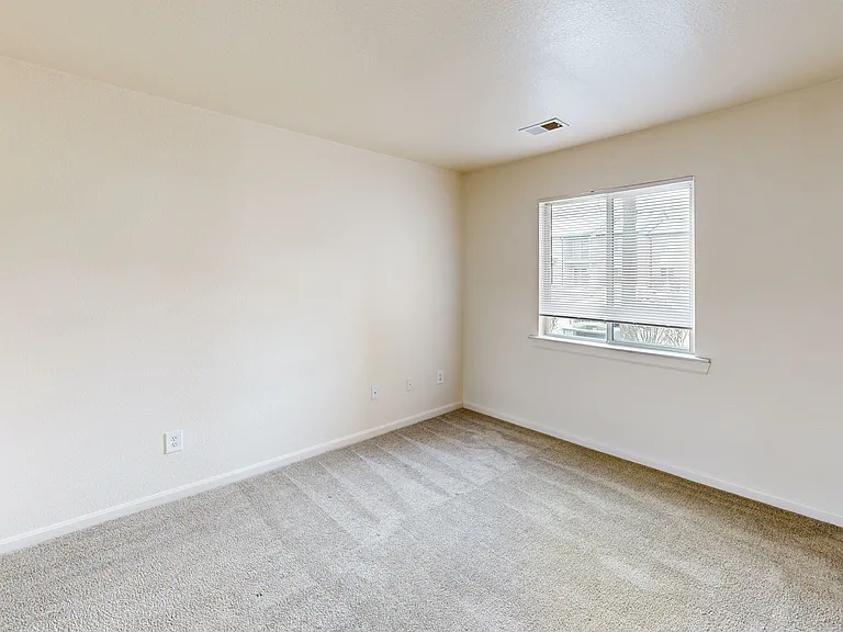 Lyons Gate Apartments — Photo 20