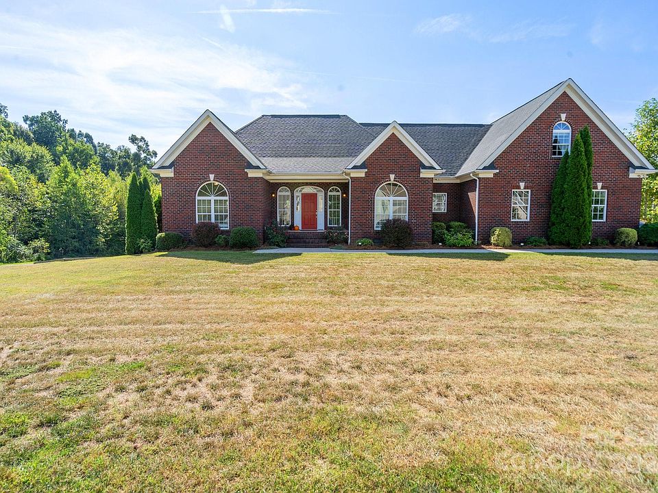 1st image of 121 Sparta Dr