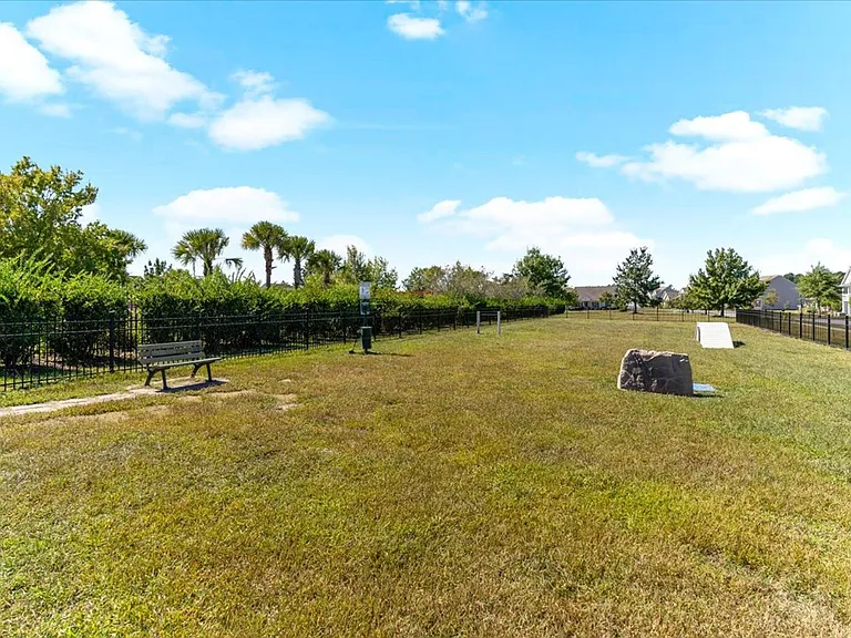 4 Gardenia Dr — Photo 53