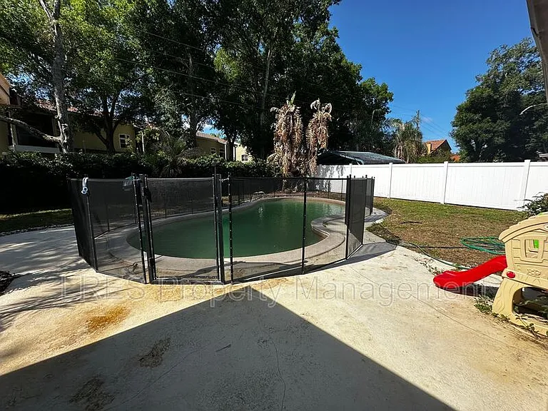 910 Sycamore Ln — Photo 32