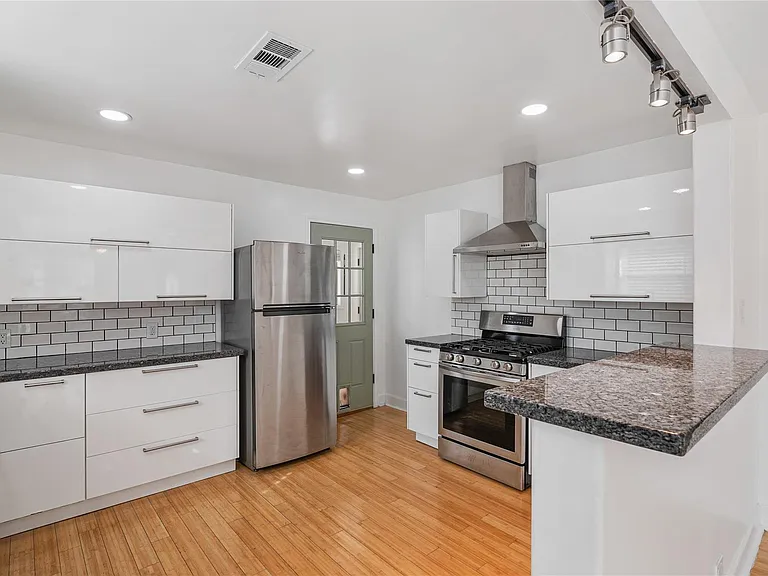 320 Coronado St #A — Photo 18