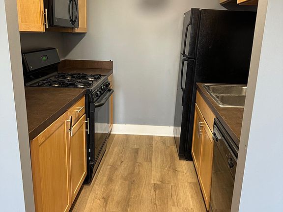 5th image of 600 E 8th St APT 8O
