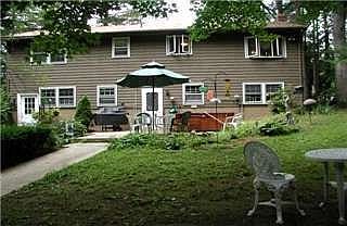 LL w/o to backyard patio w/ hot tub