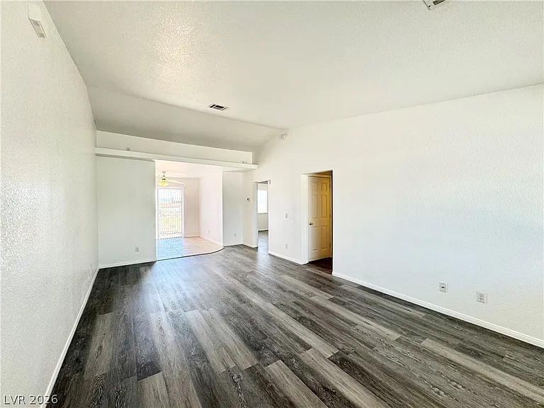 1060 Marne Ct #D — Photo 2