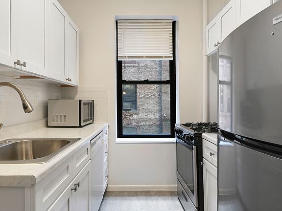 4th image of 507 W 111th St APT 3