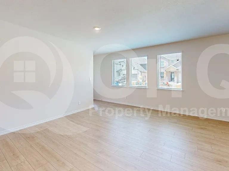 2724 Mexia Ln — Photo 6