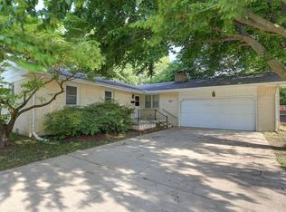 611 E Evergreen Ct, Urbana, IL