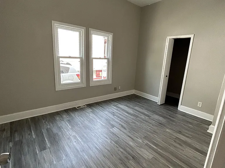 3204 West 73rd Street - Downstairs — Photo 21