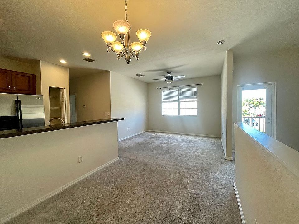 Open concept floor plan 