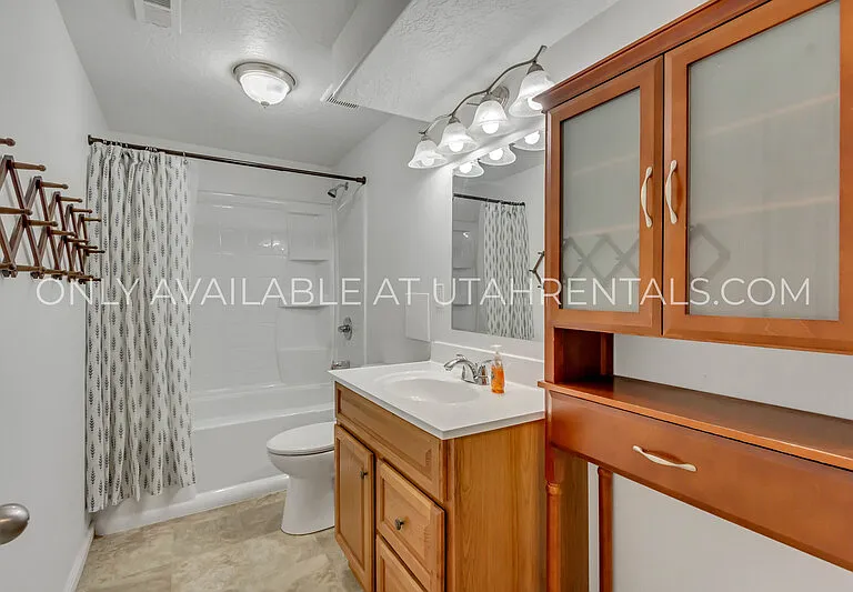 1328 S 1550 E — Photo 10