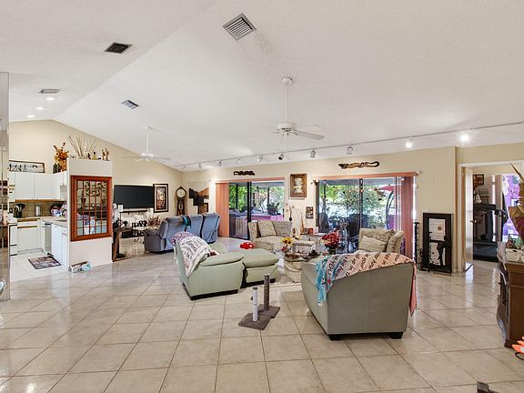 4th image of 9303 Sun Pointe Drive