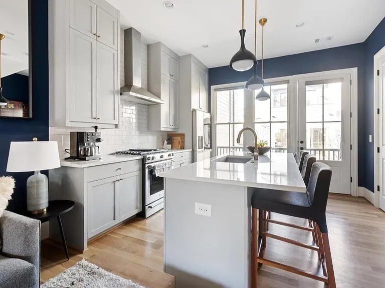 691 Fraser St SE — Photo 15