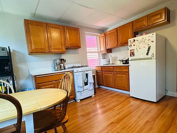 5th image of 1572 Tremont St #3D