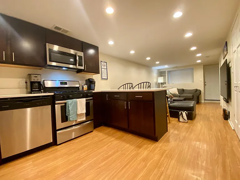 2845 N Southport Ave #G — Photo 4