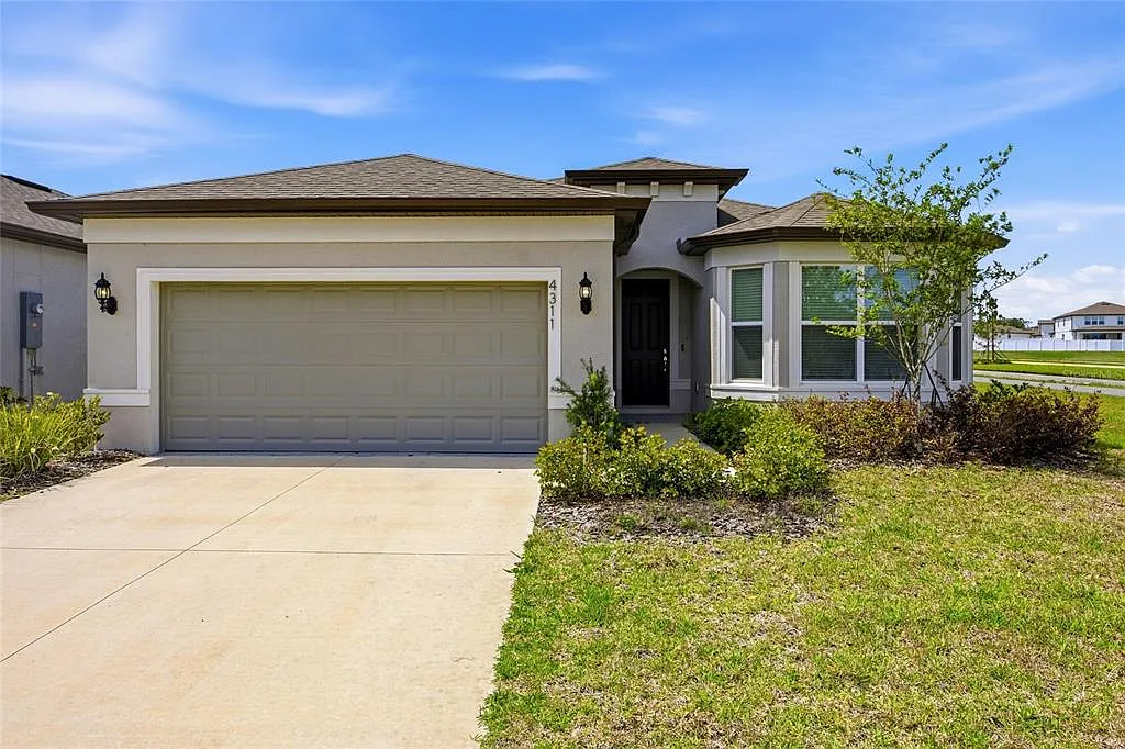 3 bed, 3.0 bath, 2279 sqft, $2,300 — Photo 1