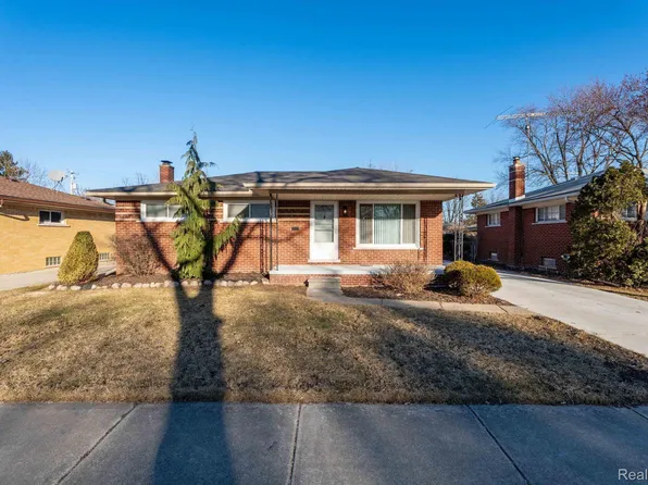 28106 Rosebriar St, Saint Clair Shores, MI 48081