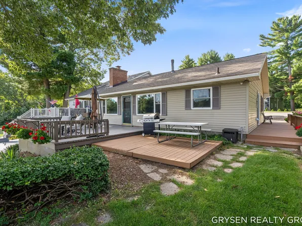 2176 W Lake Rd, Twin Lake, MI 49457