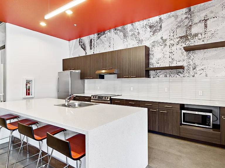 350 E Congress St — Photo 1