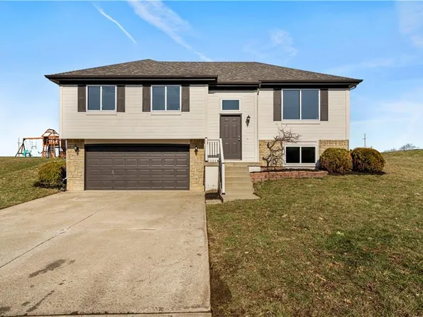 19312 Corbyn Ln, Smithville, MO 64089