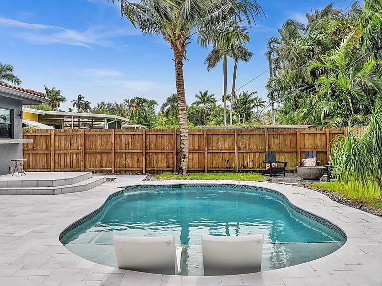 1740 Poinsettia Dr — Photo 64